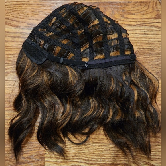 Mixed Color Bob Wavy Wig With Bangs Approx. 12-13 Inches Long - Picture 4 of 10